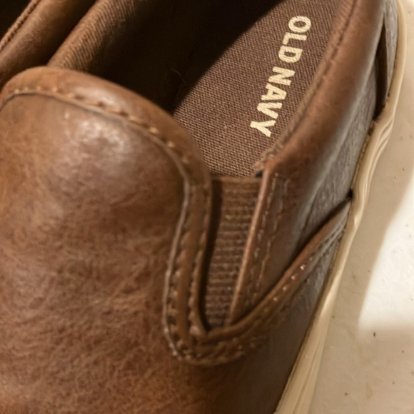 Very Good Boys 12 Old Navy Brown Slip on Shoes Lightly worn Elastic Inserts - Picture 8 of 8